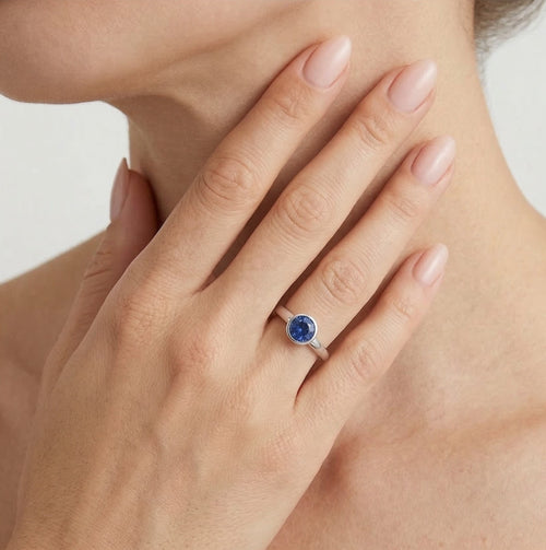 Classic white gold ring with sapphire