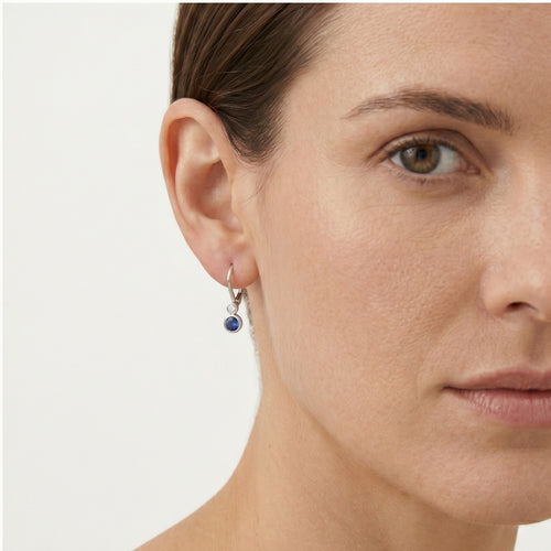 Elegantní náušnice z bílého zlata se safíry a diamanty