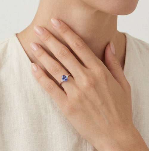 Charmanter Weißgold-Diamantring mit Tansanit