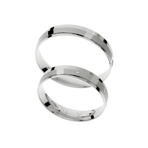 Bague de mariage en or blanc avec marche mate.