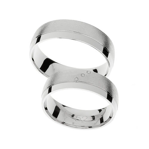 Alliance en or blanc avec pierre précieuse