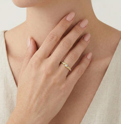 Zásnubní prsten ze žlutého zlata s diamantem