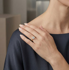 Bague classique en or jaune avec zirconium cubique