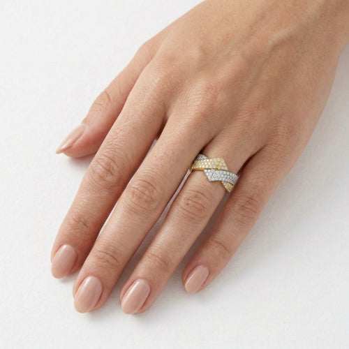 Anillo de oro bicolor con diseño zigzag