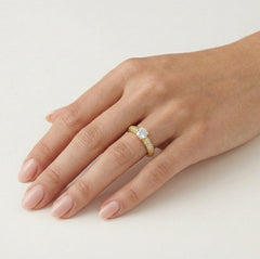 Bague en or avec pavé accentué