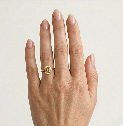 Anillo de citrino radiante con halo