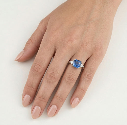 Zentraler Kissen-Schliff Tanzanit-Ring