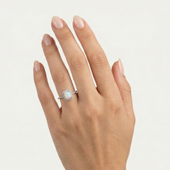 rectangle-white-opal-ring — Bague opale blanche rectangulaire