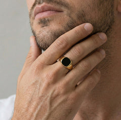 Bague carrée en or émaillé