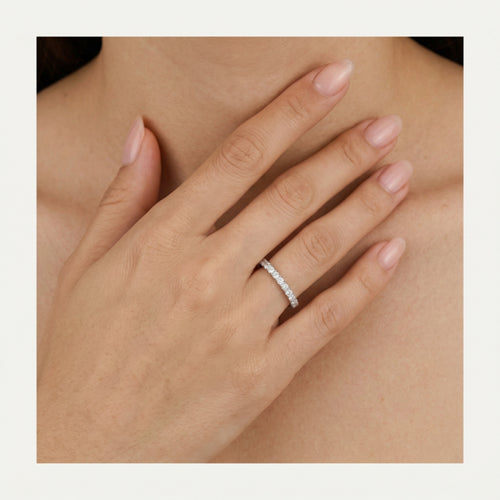 Plain yellow gold ring with diamonds