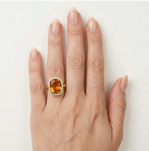 Bague massive en or avec citrine coussin