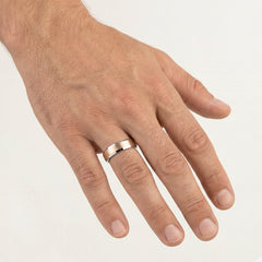 Eleganter goldener Bicolor-Ehering