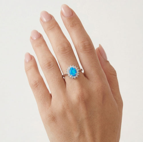 Bague femme chic en argent avec opale bleue