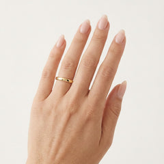 Elegantní hladký snubní prsten ze žlutého zlata