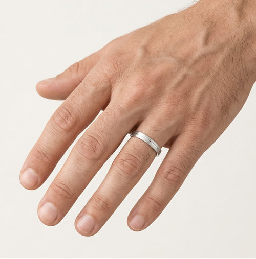 Petite bague de mariage en or blanc