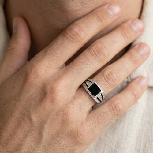 Pánský prsten ze stříbra se smaltem a kubickými zirkony, čtvercový