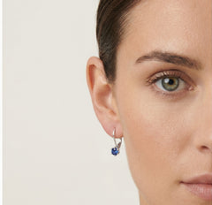 Klasické náušnice z bílého zlata se safíry