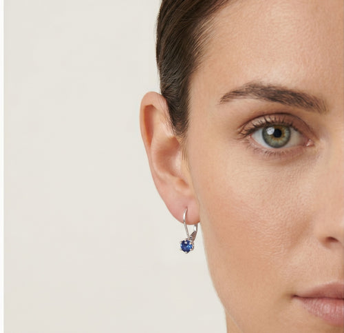 Klasické náušnice z bílého zlata se safíry