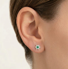 Stříbrné náušnice hvězda se syntetickým smaragdem a zirkony