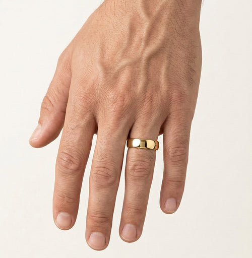 Široký hladký snubní prsten ze žlutého zlata