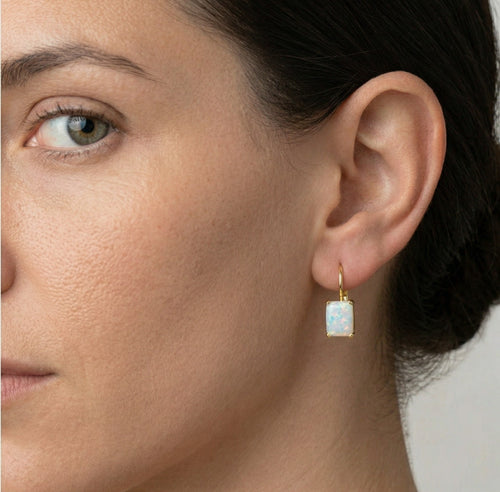 Pendientes de oro con ópalo blanco rectangular