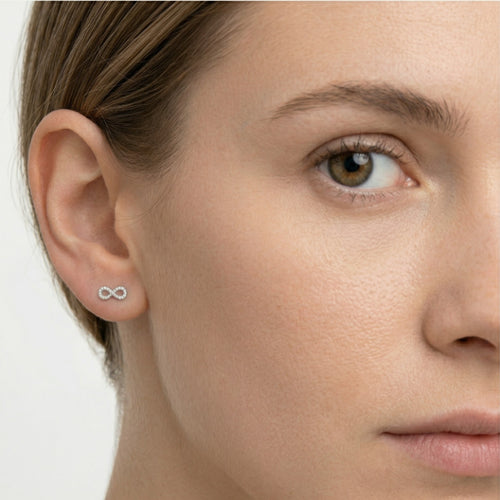 Stříbrné malé náušnice nekonečno s polokrytým kubickým zirkonem
