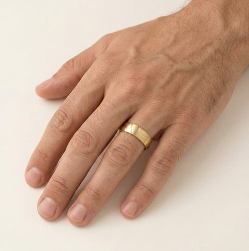 Anillo de boda grueso de oro amarillo y blanco