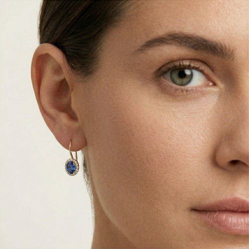 Oválné zlaté náušnice se syntetickým safírem
