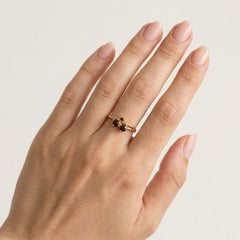 Runder Granat-Ring mit feinem Stufenschliff