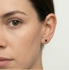 Pendientes de botón con granate y circonita cúbica