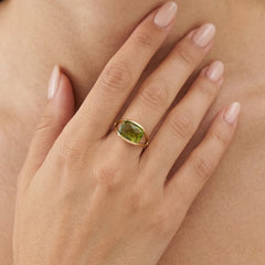 Bague élégante en or coussin