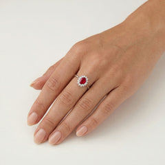 Prsten z bílého zlata s diamantem a rubínem