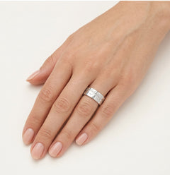 Anillo de boda de oro blanco grabado