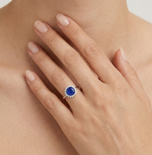 Sterlingsilber-Halo-Ring mit Saphirzentrum