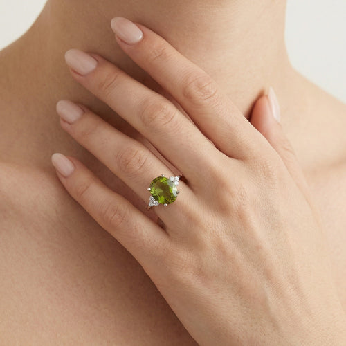 Bague femme élégante en argent avec zultanite et oxyde de zirconium