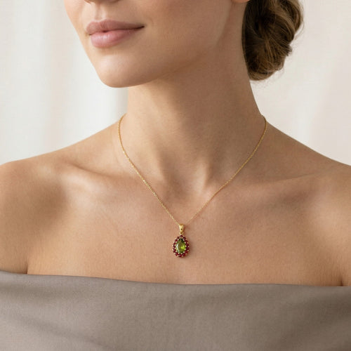 Pendentif Majestic Harmony en or jaune avec moldavite poire et grenat rond