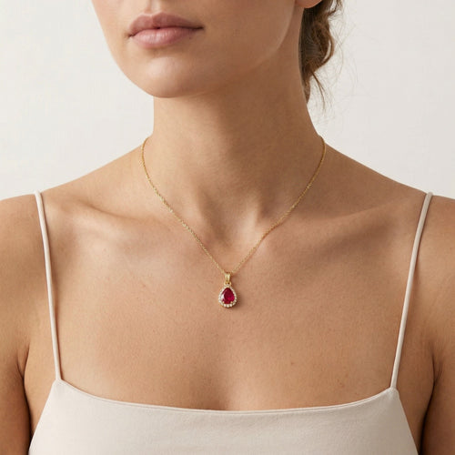 Pendentif en or jaune avec rubis taille poire
