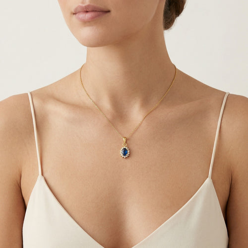 Pendentif ovale avec saphir et halo de zirconiums cubiques