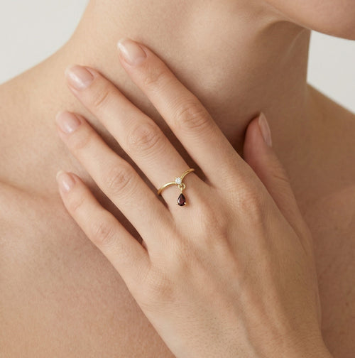 Tropfenförmiger Granatring mit Zirkonia