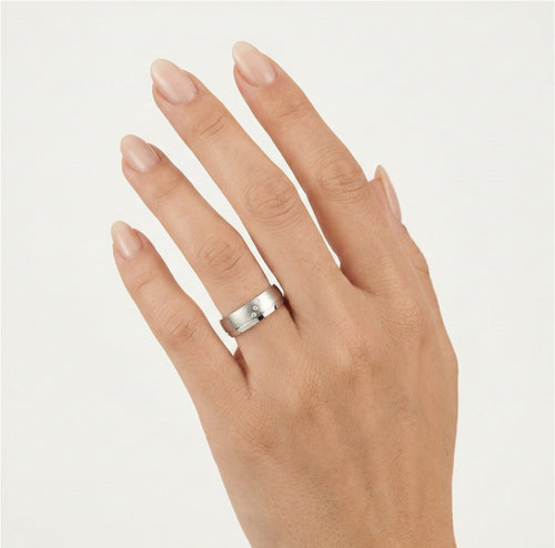 Alliance en or blanc avec pierre précieuse