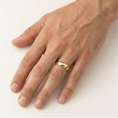 Elegantní snubní prsten ze žlutého zlata