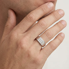 Elegantní pánský prsten z bílého zlata s kulatými diamanty