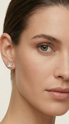 Stříbrné náušnice ve tvaru čtyřlístku