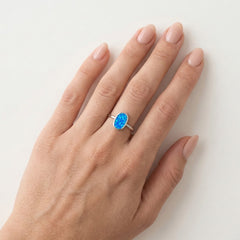Bague ovale plate en opale bleue