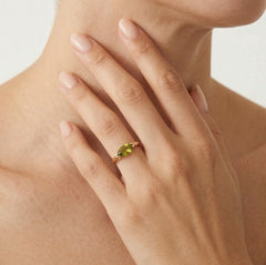 Bague élégante en moldavite taille marquise