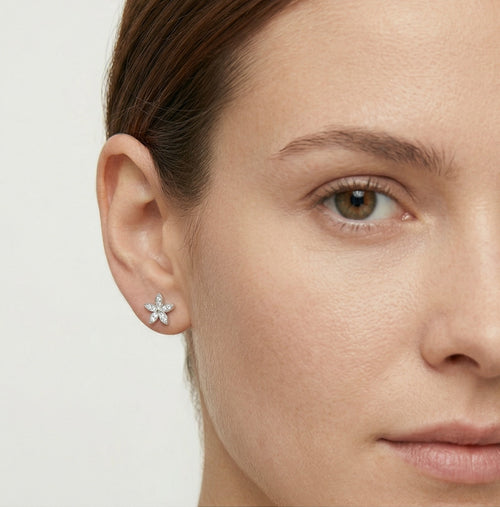 Stříbrné květinové náušnice se vsazeným kubickým zirkonem