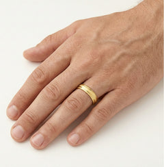 Bague de mariage élégante en or jaune mat