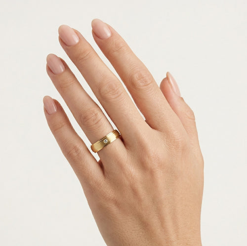 Anillo de boda de oro amarillo con acabado pulido