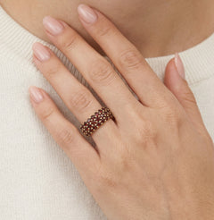 Yellow gold ring with three rows of garnets