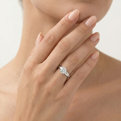 Bague unique en or blanc avec zircon cubique